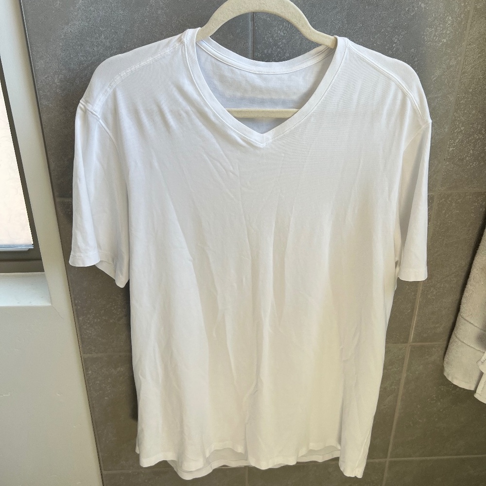 Men's LULULEMON V-neck XL